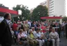 Die Planung der Stadtbahn Nord (Linie 4) Stadtbahn-Versammlung Herzogenried 2010; Bild QUM