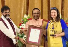 „Das andere SchulZimmer“ bekommt seinen ersten internationalen Preis verliehen